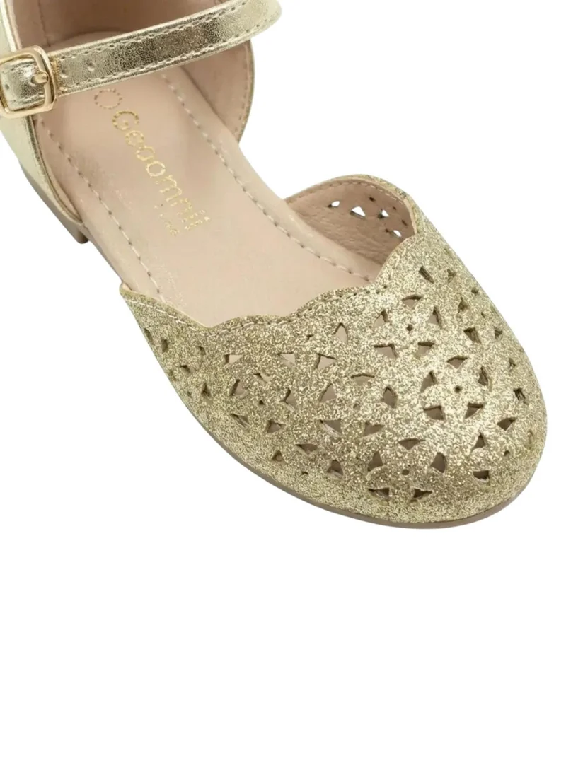 Geoomnii Gold Infant Girls’ Closed Flat Shoes – Soft, Lightweight & Comfortable Fit for Women | Best Price UAE